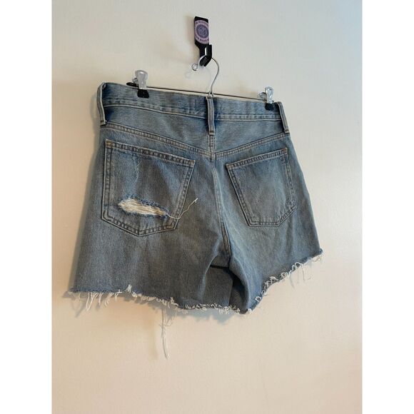 Relaxed Mid-Length Denim Shorts in Steenwick Wash: Ripped Edition - Picture 4 of 5